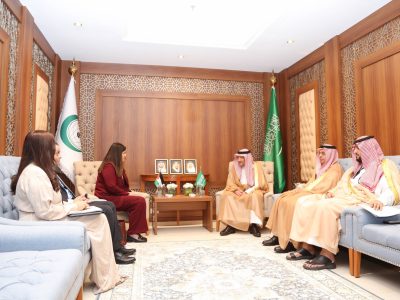 نائب وزير الخارجية السعودي ووزيرة خارجية فلسطين في اجتماع على هامش الوزاري الطارئ