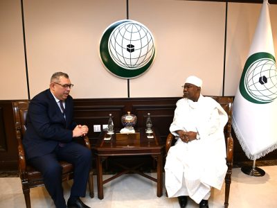 الأمين العام لمنظمة التعاون الإسلامي يتسلّم أوراق اعتماد المندوب الدائم الجديد لجمهورية مصر العربية